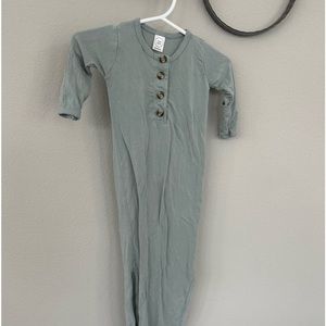 EUC KNOTTED GOWN NEWBORN